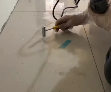 虎丘瓷砖开裂维修公司专业分享瓷砖在铺贴前如果没有沥干水分，将会导致以下问题